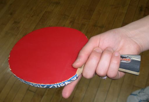 phương pháp cầm vợt bóng bàn ngang