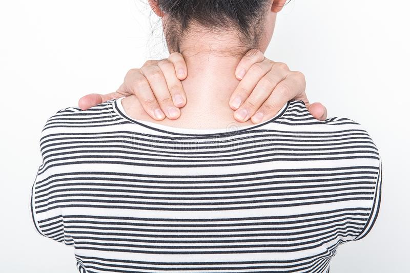 Cách xoa bóp vai gáy ĐẨY LÙI cơn đau chỉ với 3 phút mỗi ngày