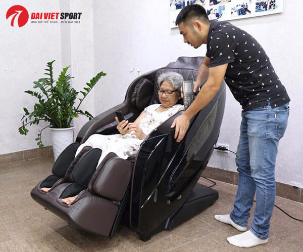 Công dụng của ghế massage với người cao tuổi
