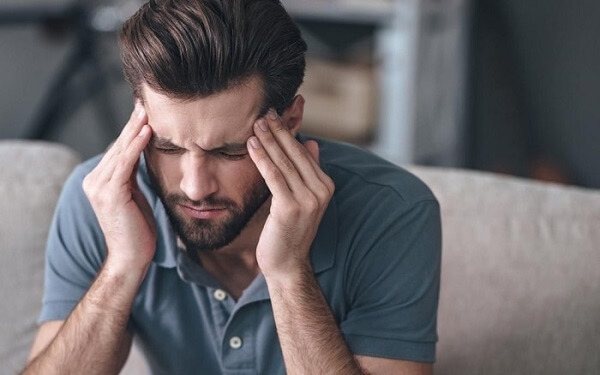 Đau đầu kéo dài: Nguyên nhân và cách xử lý