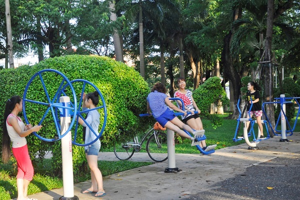 Những dụng cụ tập thể dục ở công viên